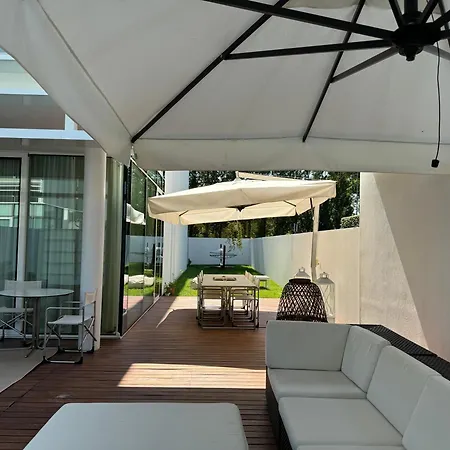 Jldesigndistrict - The Pool Apartament