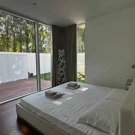 Jldesigndistrict - The Pool Apartment *
